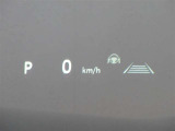 カラーヘッドアップディスプレイ付き。少ない視線移動で情報を確認できるので、運転の疲労軽減に繋がりますよ♪