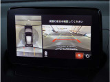 【360&deg;ビュー・モニター】専用カメラにより上から見下ろしたような視点で360度クルマの周囲を確認することができます。駐車が苦手な方でも縦列駐車や幅寄せ時に活躍してくれます。