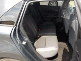 後席も余裕の広さ!ゆったりくつろげます!!これなら長距離ドライブも問題ありません。
