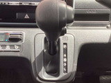 足元広々インパネシフトCVTオートマです。