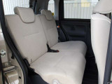 後席も寛ぎの空間が確保されています!シートは左右別々にリクライニング&スライドが可能なので、状況に応じてシートアレンジをすることが出来て便利です!