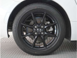 【純正アルミホイール】外観にマッチした純正アルミホイールを装着しております。スタッドレスタイヤも取扱いしております。是非ご相談ください。