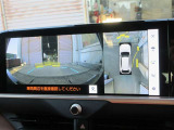 パノラミックビューモニター付きです。車両を上から見たような映像をディスプレイオーディオ画面に表示。運転席からの目視だけでは見にくい、車両周辺の状況をリアルタイムでしっかり確認できます。