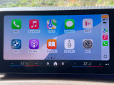 【アップルカープレイ】iPhoneがBMW車両とワイヤレスで接続されます。Apple CarPlayでは、オーディオストリーミングやメッセージングアプリがディスプレイに表示されます。