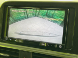 【バックカメラ】駐車時に後方がリアルタイム映像で確認できます。大型商業施設や立体駐車場での駐車時や、夜間のバック時に大活躍!運転スキルに関わらず、今や必須となった装備のひとつです!