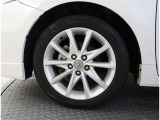 トヨタ純正17インチ、アルミホイール装備でファッショナブル&エコノミー!そして更に乗り心地の向上に一役かっています。