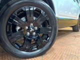 【純正アルミホイール】外観にマッチした純正アルミホイールを装着しております。各種社外アルミホイールや、スタッドレスタイヤも取扱いしております。是非ご相談ください♪