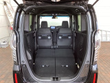 リアシートを倒すと、ラゲッジスペースを広くお使いいただけます!