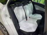 後部座席も気になるようなキズ・汚れやへたり等、大きなダメージはなく、良好な状態です。