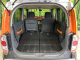 後席を格納すると、これだけの広さが!シーンに合わせたシートアレンジで、大きな荷物も積むことが出来ます♪