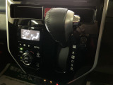 シフトレバーは扱いやすいインパネシフトです!オートエアコンも装備ですよ♪