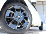 【純正16インチアルミホイール】外観にマッチした純正アルミホイールを装着しております。各種社外アルミホイールや、スタッドレスタイヤも取扱いしております。是非ご相談ください♪