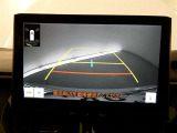 【バックカメラ】バックカメラ装着車です。バックする時に、後方の様子をナビ画面に表示します!慣れない駐車場での駐車や、せまい場所での車庫入れの時も、安全確認OK!思いがけずコツン!なんて事も防げますヨ