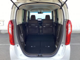 後部座席をたたむとこんなに広いスペースが!