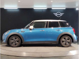 気密性の高いMINIは外観のかわいらしさとは裏腹に、外の雑音を遮り、高級感のある快適なドライブをお楽しみいただけます。