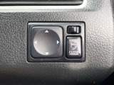 ボタン一つで、ミラーの開閉ができる電動格納式ドアミラー。すれ違いの時や、パーキングの時にこすりにくくなります!