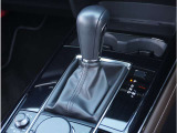 【シフトレバー】シフトもとても操作しやすいデザインになっております。運転する人の事を第一に考えた操作性の高い仕様です。