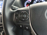 ステアリングスイッチ付き。前方から目を離すことなく操作することが可能です。