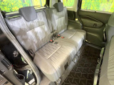 後部座席も気になるようなキズ・汚れやへたり等、大きなダメージはなく、良好な状態です。