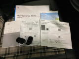 メンテナンスノート【点検整備記録簿・保証書】、取説も揃ってます。スマートキーはバッグなどにしまったままボタン操作でエンジンの始動・停止ができて大変便利です。