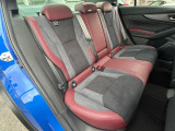 後部座席も気になるようなキズ・汚れやへたり等、大きなダメージはなく、良好な状態です。
