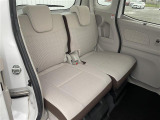 ◆2列目シート◆広々としたスペースで大人の方でも十分座るスペースがございます!オプションでシート撥水、内装丸洗いクリーニングなども取り扱っております。ご希望の際はスタッフまでお申し付けください。