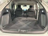 リア席を倒せば広々とした空間の出来上がり!床が低くフラットになり、天井までの高さがありますので積載が便利です。