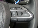 【レーダークルーズコントロール】(全車速追従機能付)付きです。車速に応じて追従支援してくれるので、ロングドライブも快適です。詳細は販売店スタッフまでおたずねください。