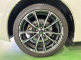 17インチ純正アルミホイールで足元バッチリ