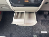 センターコンソールにも収納あります!