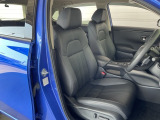 フロントシートは肘掛けとシートヒーター装備の電動パワーシートで、長時間でも快適ドライブ!本革仕様です