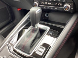 アクセルペダルを踏み込む量や速さに応じて変速パターンを最適制御し、人馬一体の運転感覚を発揮してくれる6速オートマ!
