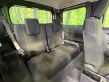 後部座席も気になるようなキズ・汚れやへたり等、大きなダメージはなく、良好な状態です。