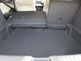 リアシートは左右独立で可倒出来ますのでご使用状況に合わせて使い分けが可能です☆