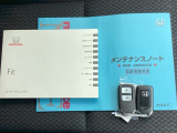 メンテナンスノート【点検整備記録簿・保証書】、取説も揃っています。スマートキーはバッグなどにしまったままボタン操作でエンジンの始動・停止ができて大変便利です。