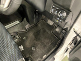 嬉しい純正フロアマット付き♪ 状態も良好です(^^♪