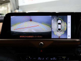 パノラミックビューモニター付きです。車両を上から見たような映像をディスプレイオーディオ画面に表示。運転席からの目視だけでは見にくい、車両周辺の状況をリアルタイムでしっかり確認できます。
