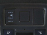 片側電動スライドドアのスイッチ付です。車内からもスイッチ一つで楽にドアの開閉が可能です。電動なので開閉時に力を使う必要がなく、半ドアになることもありません!