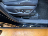 パワーシート搭載。微妙な調整が手軽にでき、最適なポジションで運転することが可能です。