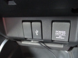 ナビ接続可能なUSBジャックが装備されています。