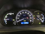 とっても見やすいメーターです。夜間時はラグジュアリーな気分にさせてくれる照明が魅力ですので、夜のドライブも楽しみになりますよ♪