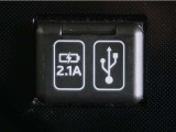 USB接続により外部オーディオと連携する事ができ車内で音楽を楽しむ事が出来ます。