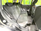 後部座席も気になるようなキズ・汚れやへたり等、大きなダメージはなく、良好な状態です。