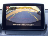 バックモニター付きで、車庫入れやバック時の後方確認をサポート。
