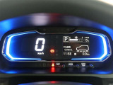 とっても見やすいメーターです。夜間時はラグジュアリーな気分にさせてくれる照明が魅力ですので、夜のドライブも楽しみになりますよ♪