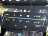 左右独立温度コントロールフルオートエアコンです。運転席、助手席それぞれで独立して温度設定ができます。冷え性の方が乗っても安心ですね♪
