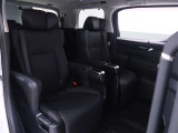 ゆとりある広々とした車内空間は、ドライブを始め買い物やレジャーなど、幅広く活躍します。一人でもみんなとでもお出かけを楽しみましょう!