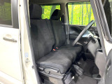 運転席まわりには十分なスペースがあり、大柄な方でもゆったり運転していただける環境です。