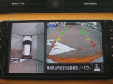 アラウンドビューモニター(車両を上から見たように表示)装着で車庫入れをサポート