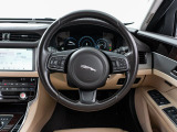安全装備として、ブレーキアシストを装備!さらに、レーンキープアシストやブラインドスポットモニターを搭載しており、意図せぬ車線はみ出しや、死角の車両を感知してドライバーへ警告。